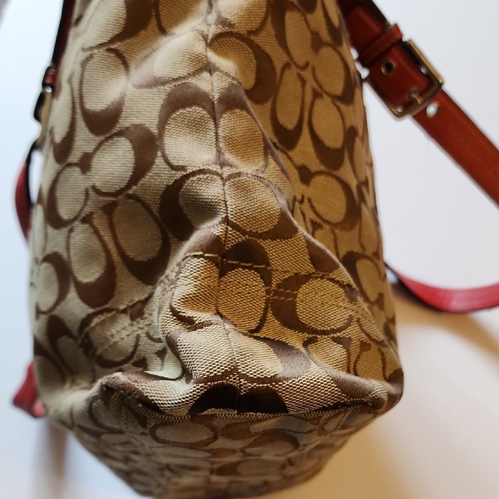 Coach Hampton Signature Tote. PROJECT BAG - Picture 9 of 16